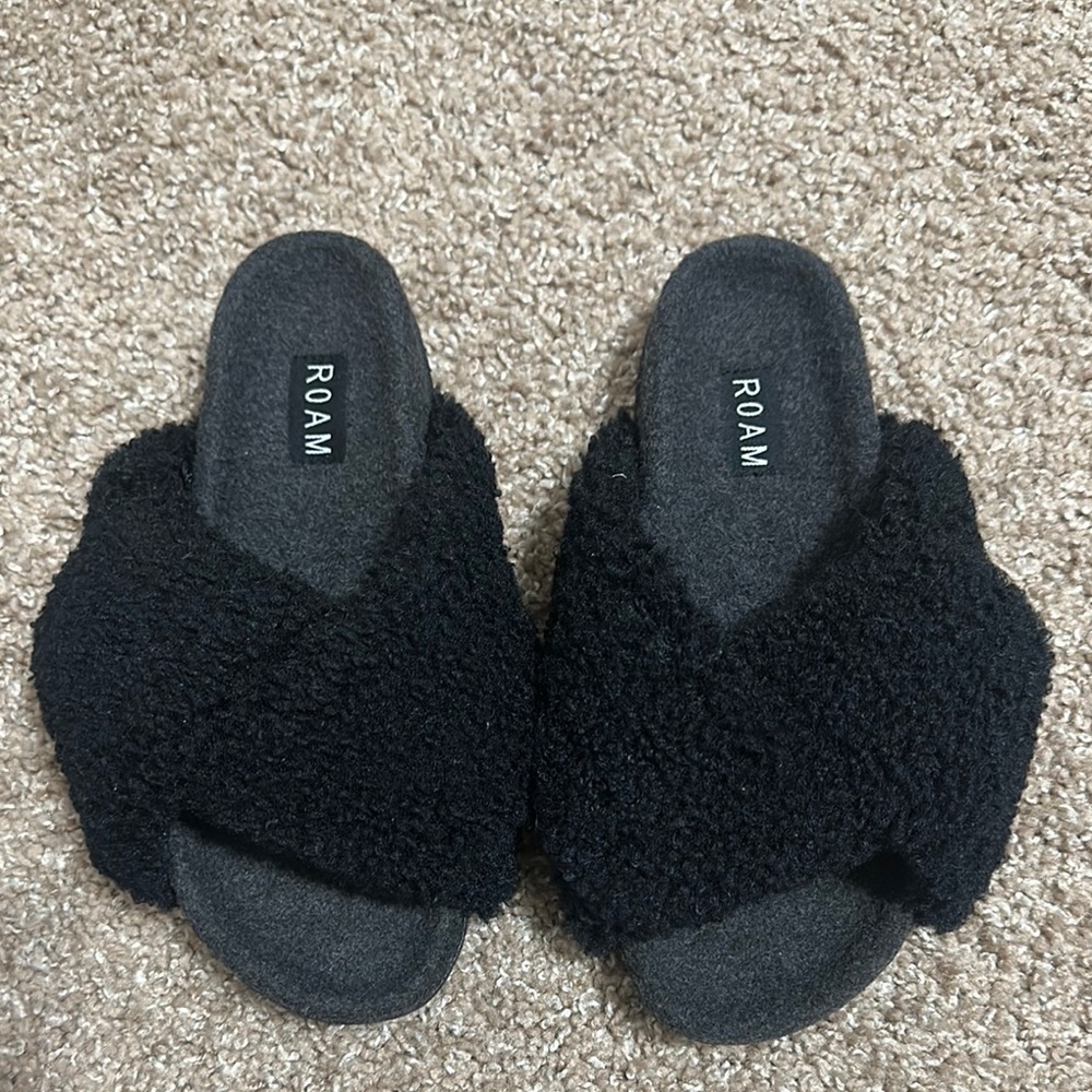 ROAM Black Fuzzy Slide Sandals